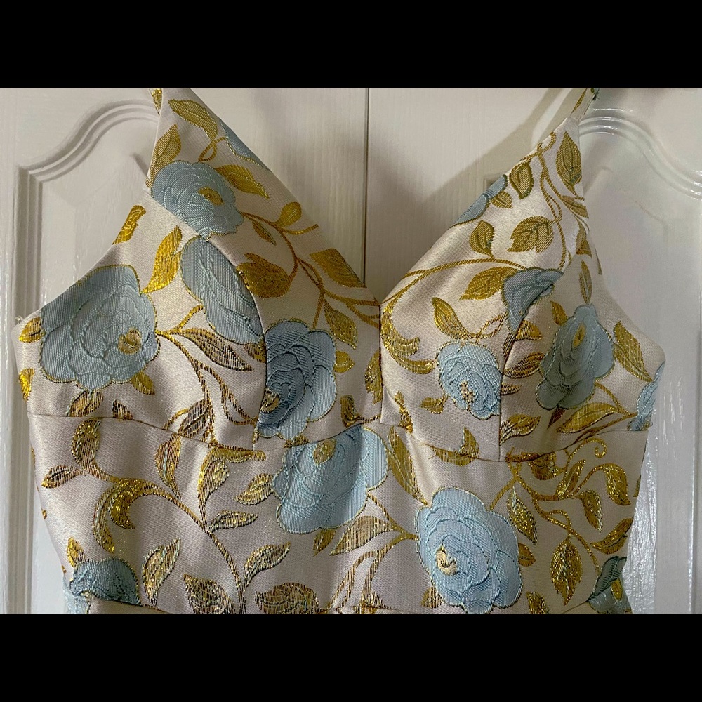 Floral skater dress, preteen size 11/12 worn once, Beautiful condition